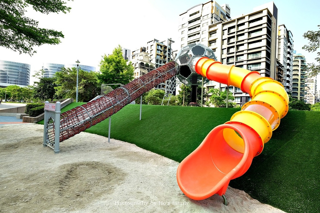 明美公園(特色遊戲場)