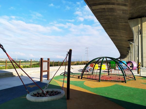 烏溪堤防水岸廊道-烏溪廊道親子公園(特色遊戲場)