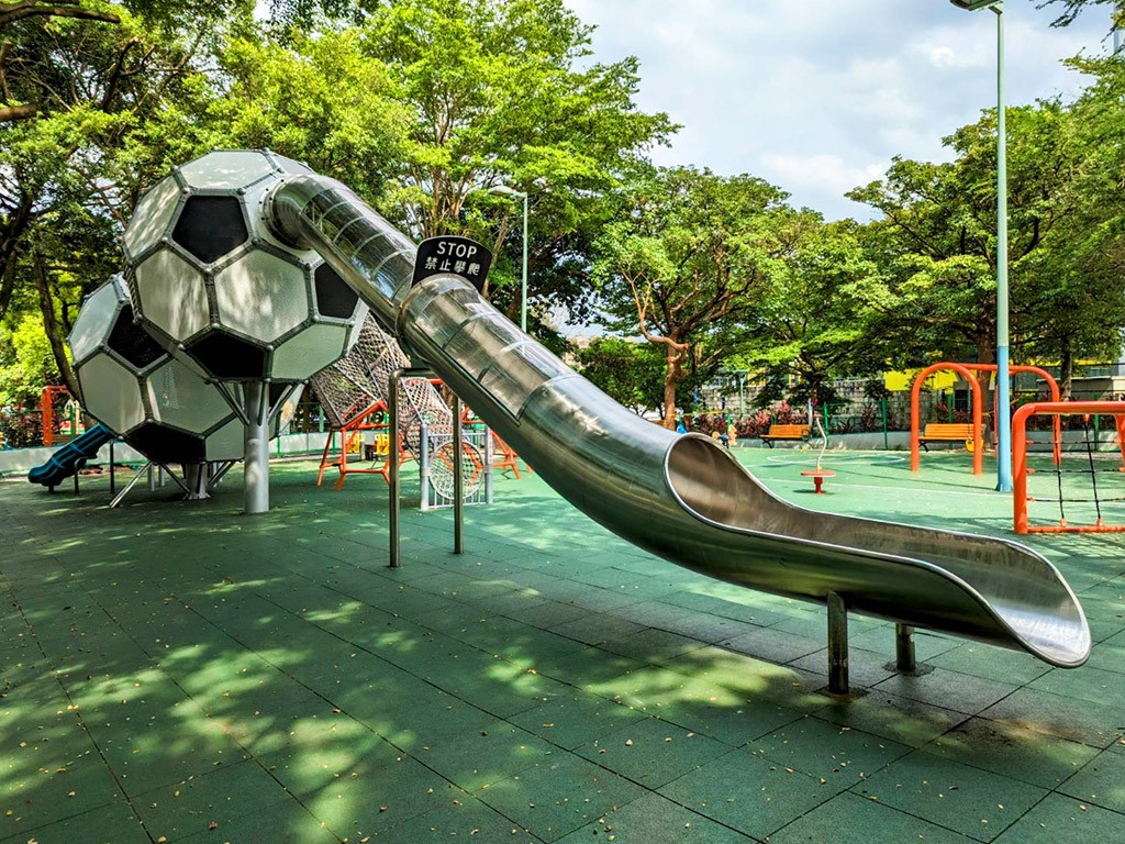 新北市新莊體育園區(新莊運動公園)-陽光草坪遊戲場(體能挑戰王)-足球主題遊戲場(特色遊戲場)