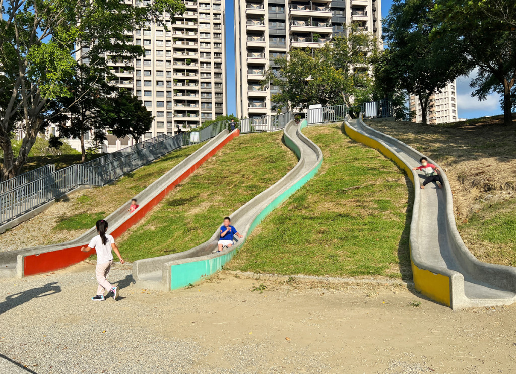 寶業滯洪公園-寶業里滯洪池遊戲場(特色遊戲場)(滑步車場)
