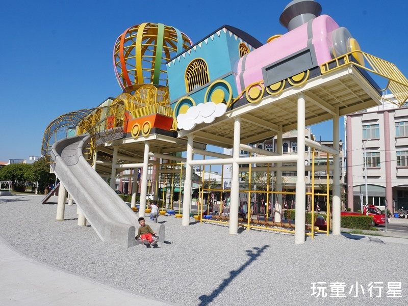 林邊親子公園(蓮霧飛天火車-特色遊戲場)
