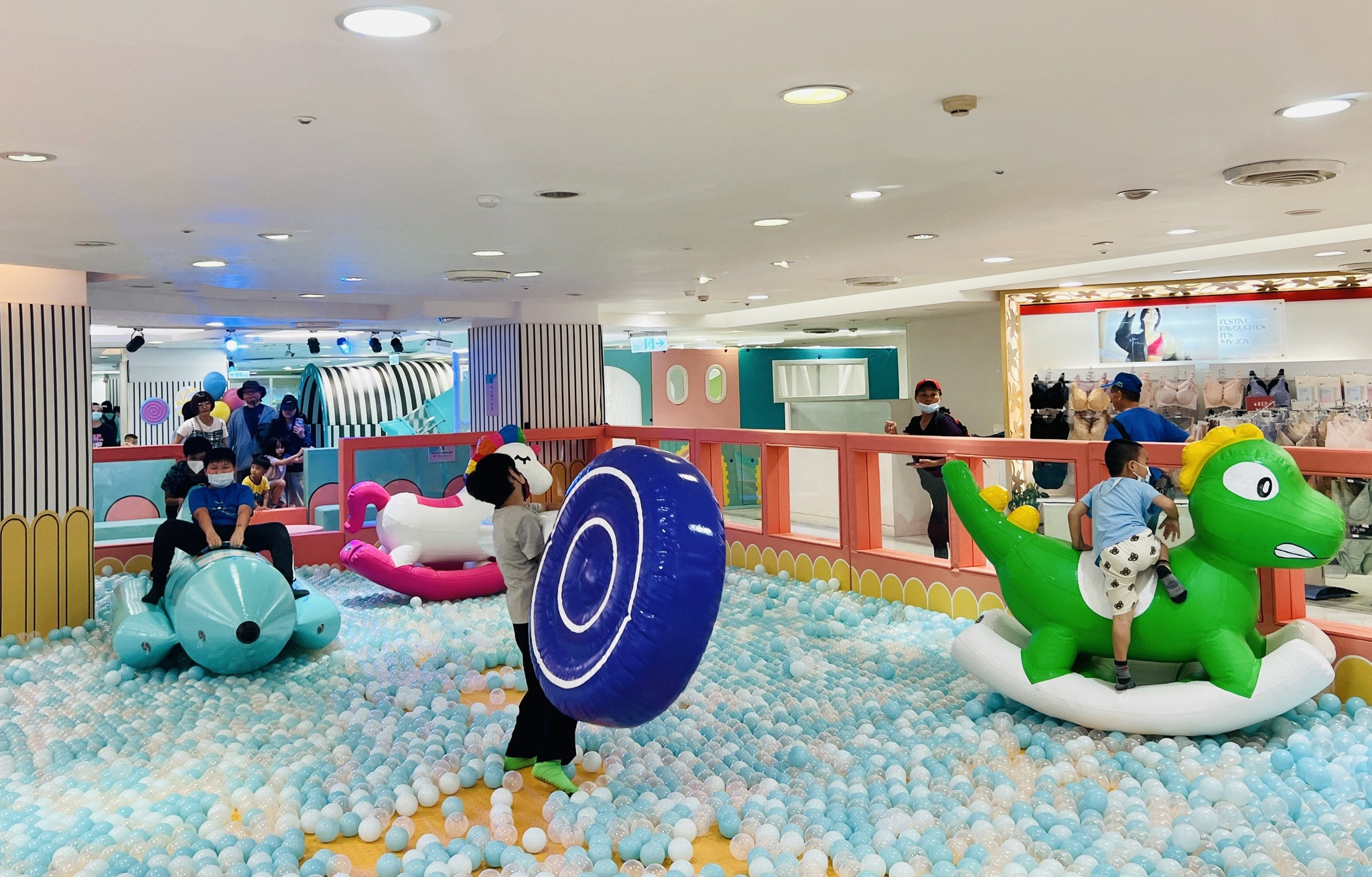 追風奇幻島-台南遠百成功店-糖果小鎮(奇幻島台南大遠百)