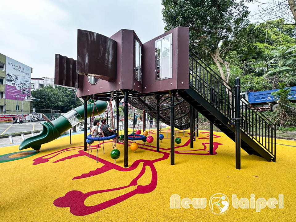 永寧廣場-親子跑酷遊戲場-鍬型蟲遊具(特色遊戲場)