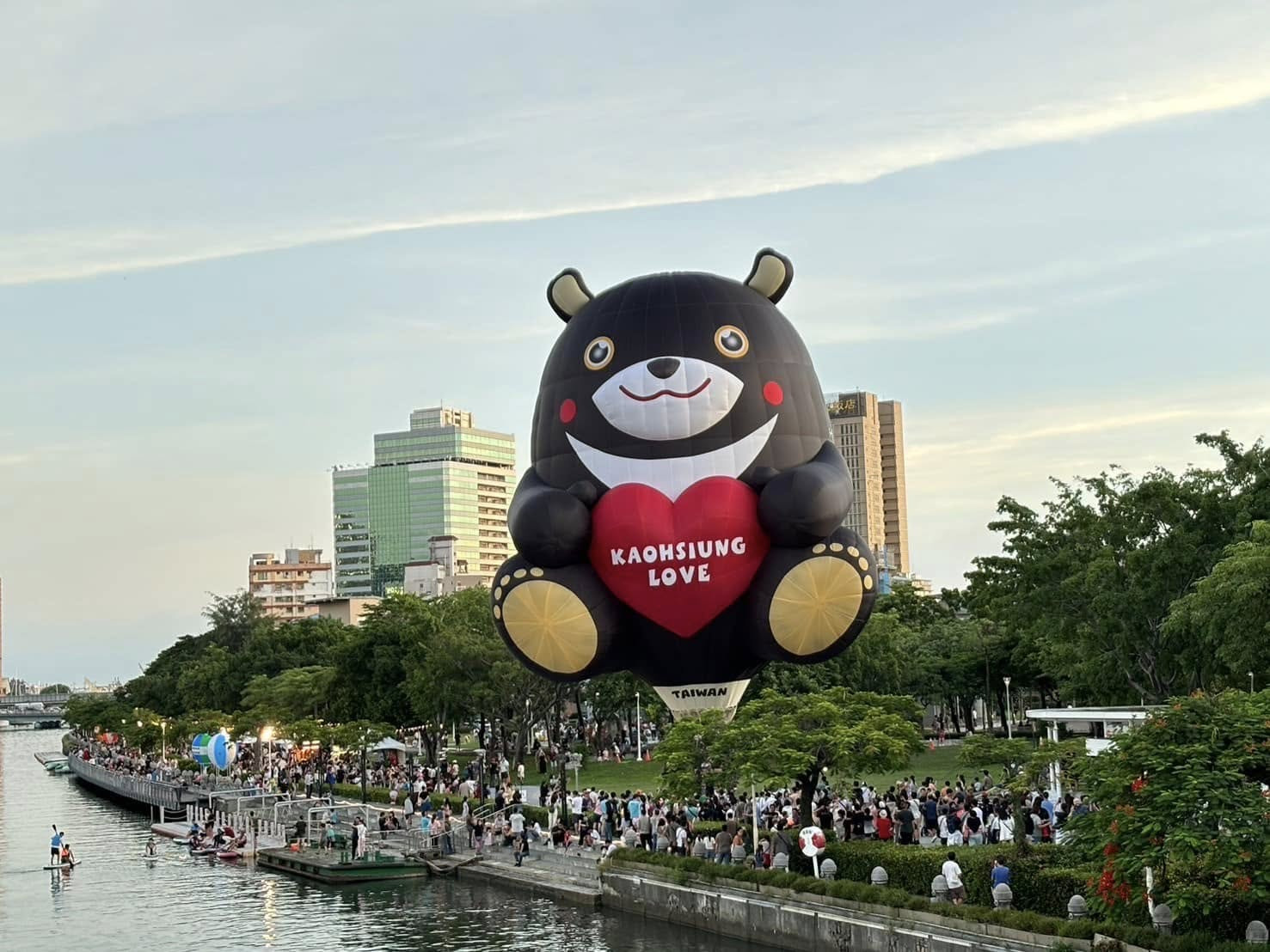 2025高雄愛．月熱氣球(月世界09/27-09/29、10/04-10/06；愛河場10/10-10/12)