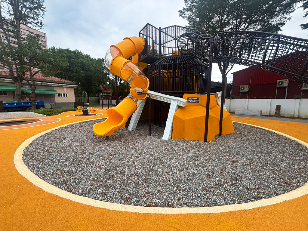 鎮前親子公園(特色遊戲場)